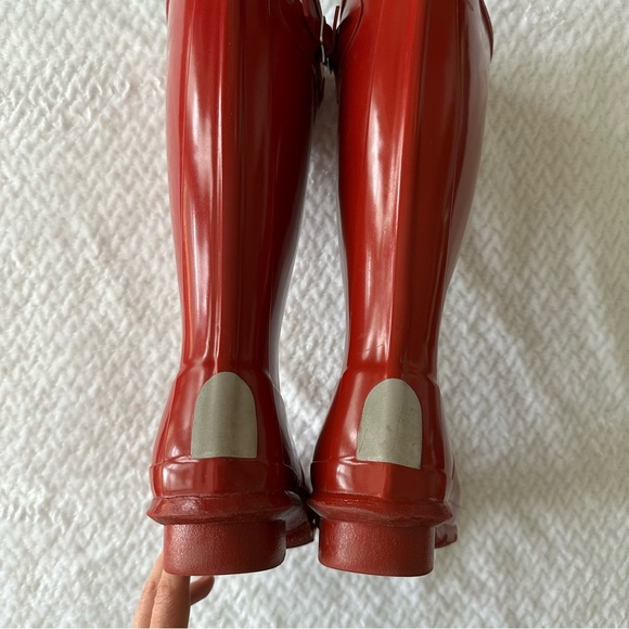 Hunter Big Kids Original Gloss Rain Boots, Military Red, size US 5, EU 37 - Picture 5 of 10